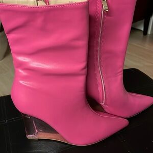 New eye catching wedge heel booties from SHEIN.